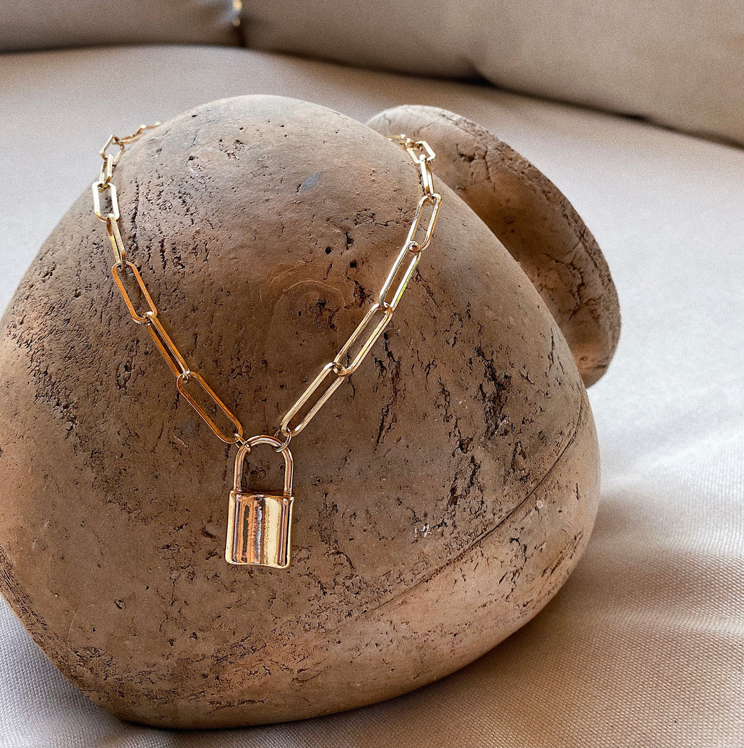 Lock Me In Chunky Necklace - Gold